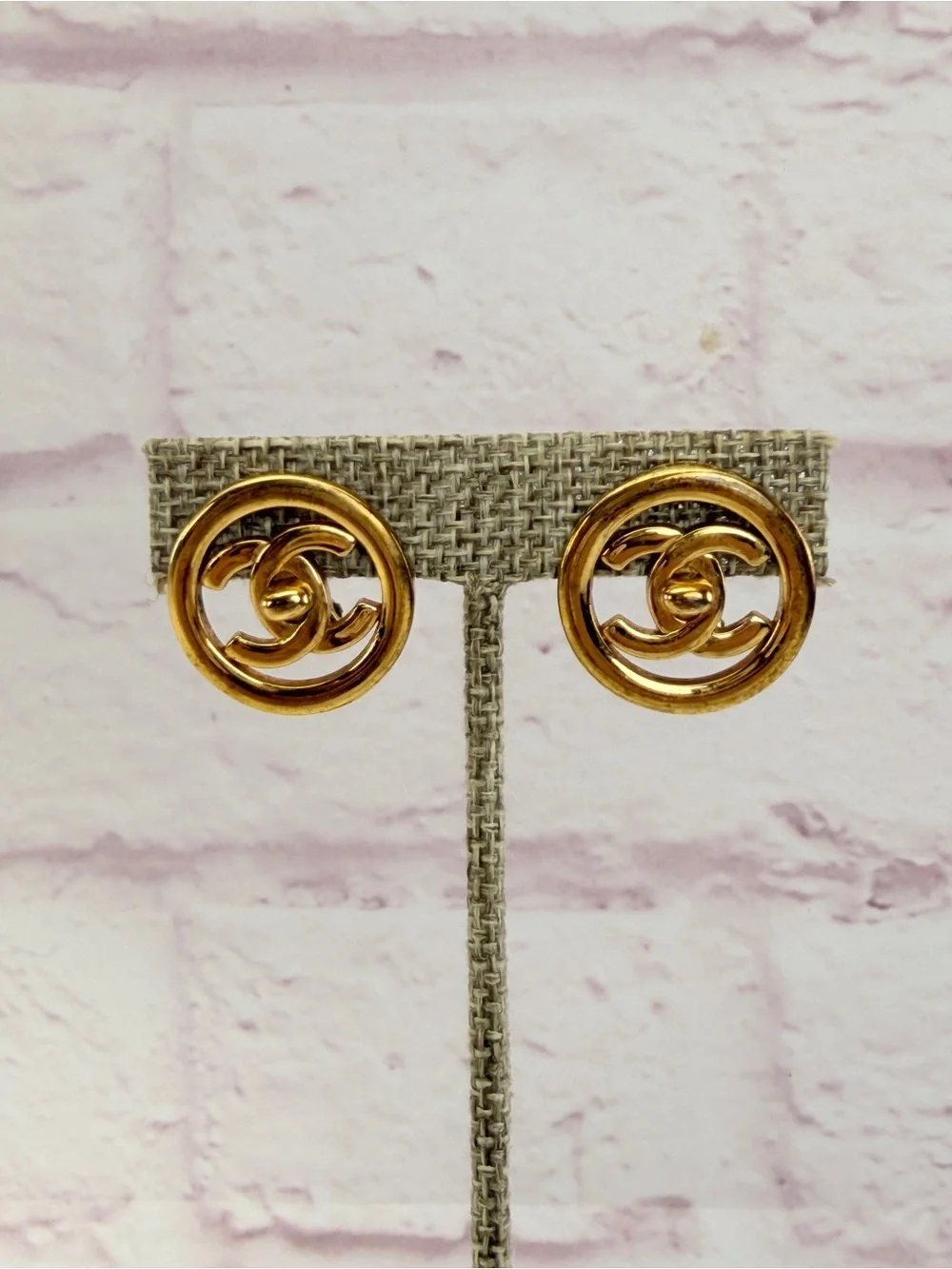 CHANEL Vintage CC Turnlock Logo Round Clip On Earrings